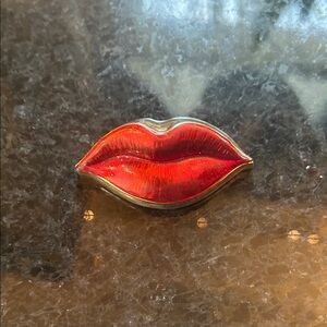 Red Lip Shaped magnetic pill holder